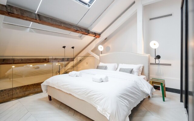 Skyline Water Front Penthouse Apartment