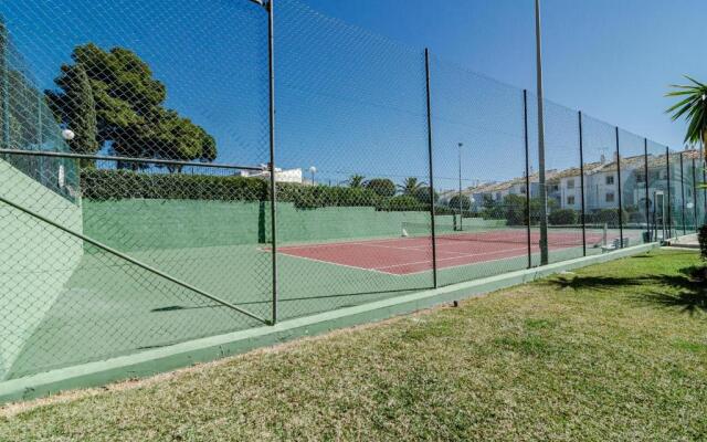 CB1- Sweet flat, shared pool in perfect location