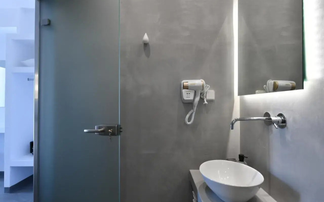 Lorenzo Studios and Suites Paros