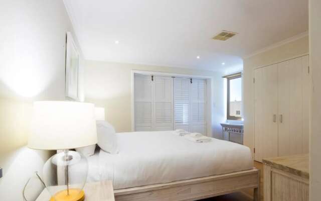 Beautiful 3BR Beachside Apt in Cottesloe!