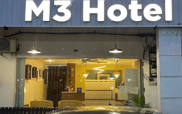 Hotel O M Three Hotel — 2-star hotel in Sitiawan