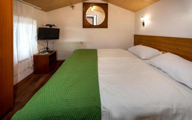 Apartment Pod Lipom