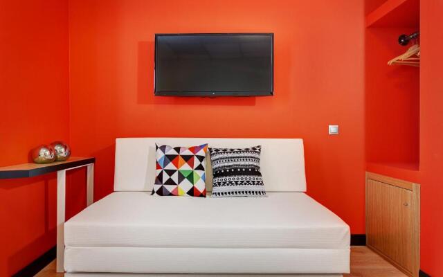 COLORS Central Ladadika