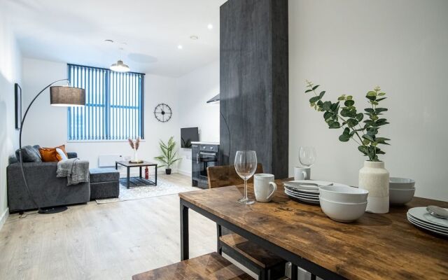 Luxe Apts PBoro Parking-Gym-Cinema