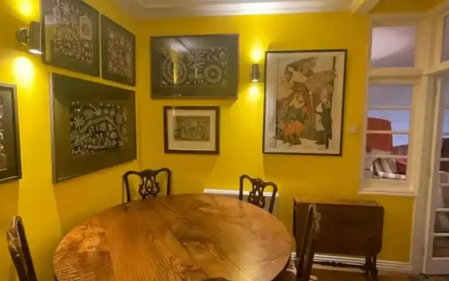 Expansive 4BD Home- 15 min From Buckingham Palace!