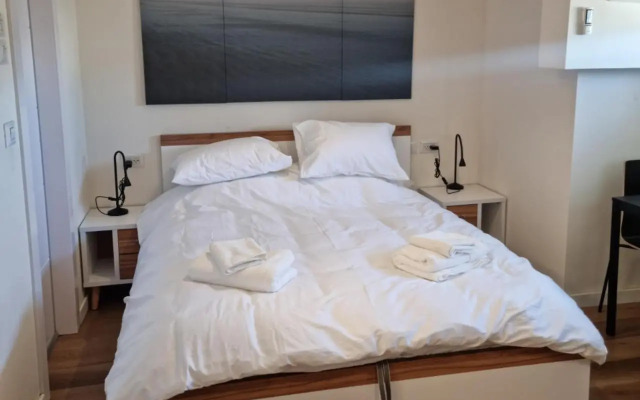 jaffa 17 shani studio suite