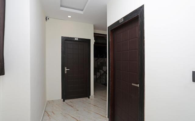 OYO Flagship 14468 Hotel Divine Ganges