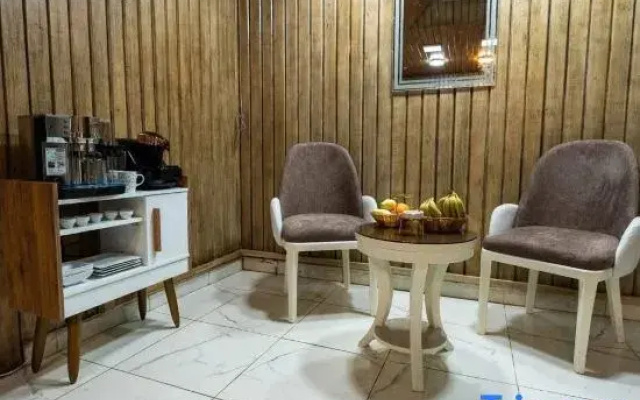 Italia House Hotel