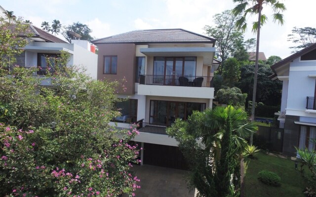Oyama City View 4BR Villa with a Heated Pool