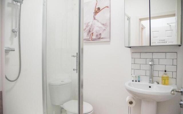 Stunning Room - Amazing Location - Room 4