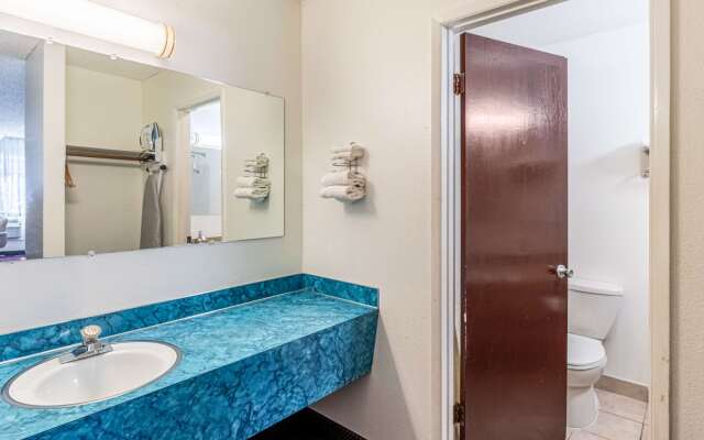 Rodeway Inn & Suites Hwy 217 & 26 W