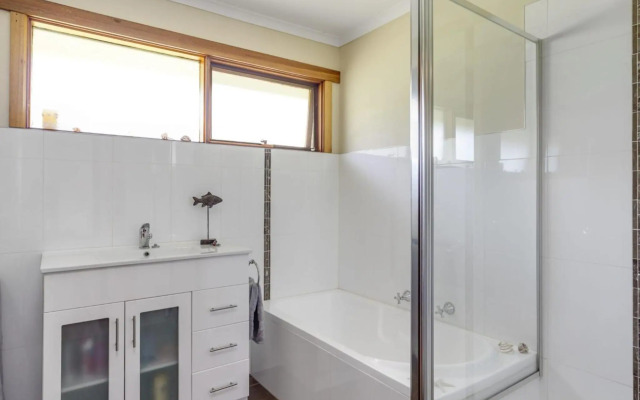 Poolside Getaway Dromana