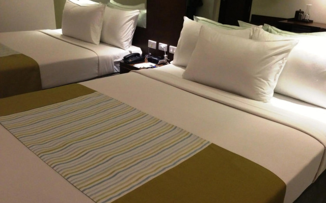 Microtel by Wyndham Acropolis