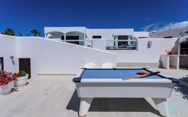 Remarkable 5-bed Villa in Playa Blanca