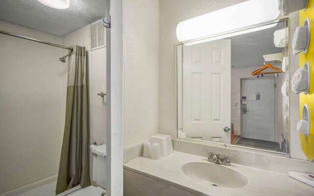 Motel 6 North Ridgeville, OH - Cleveland Intl Airport - N Ridgeville