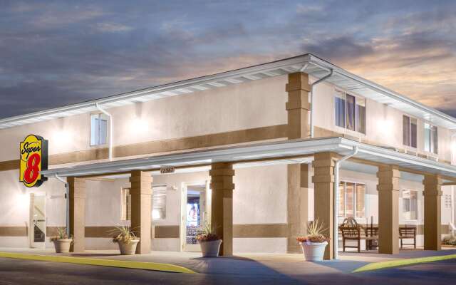 Super 8 by Wyndham Richlands/Claypool Hill Area