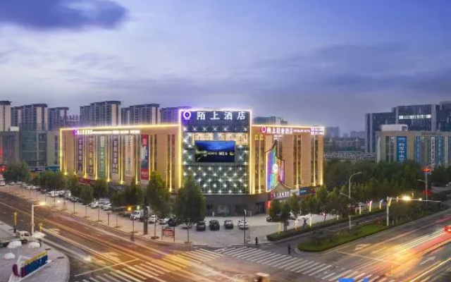 Moshang Light Luxury Hotel (Lankao South Station)