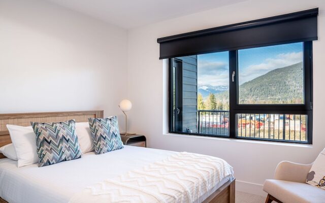 Drop In Condo by Revelstoke Vacations
