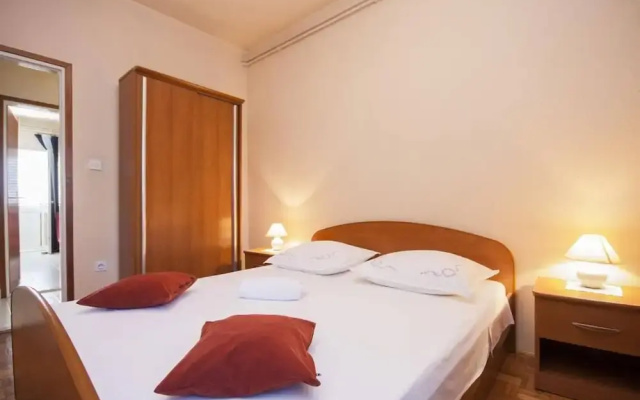 One-bedroom Apartment Near Beach