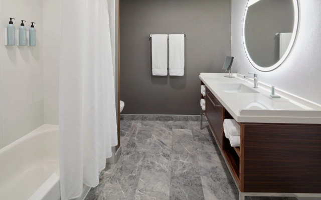 Courtyard By Marriott Montreal Laval