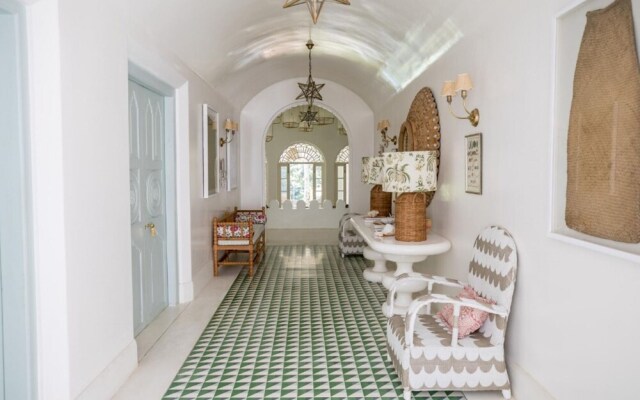 Breathtaking Villa In 02 Acres Of Tropical Walled-in Gardens