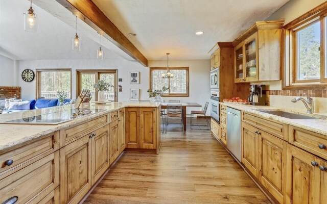 Calderon De La Breck 5 Bedroom Home by Redawning