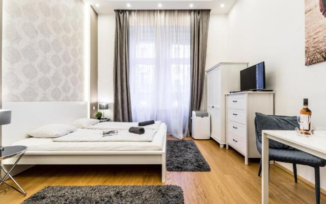 Hello Downtown Apartment - Movie