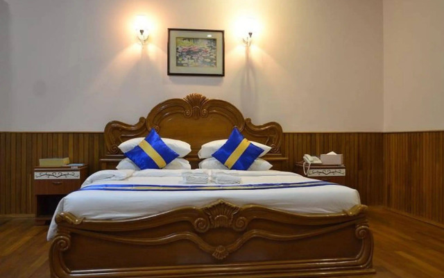 Famous Hotel