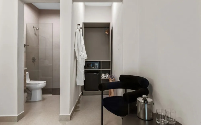 At Oceanpark Cocktail Bar AC Saltwater Pool