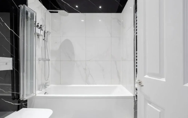 Luxury 4 Bedroom House in Central London