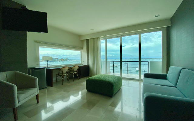 Seven Crown La Paz Malecon