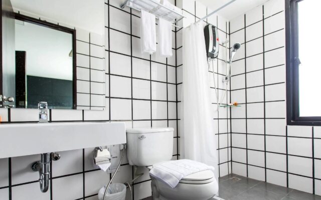 B2 Phuket Boutique & Budget Hotel