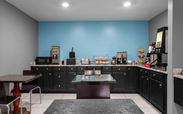 Days Inn by Wyndham Phoenix West