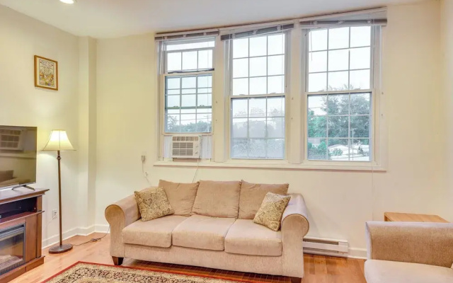 3 Mi to Warren Dunes: Sawyer Getaway w/ Fireplace!
