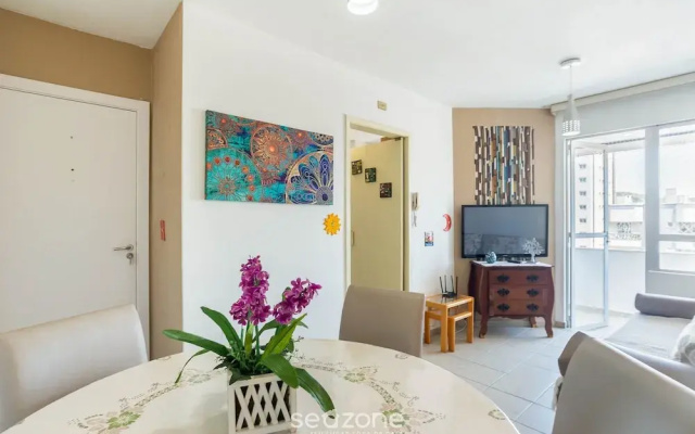 Central Apt Steps From the Beach in BC Cev2304