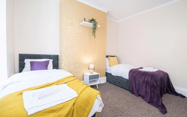 Contractor 4-bed House in Coventry