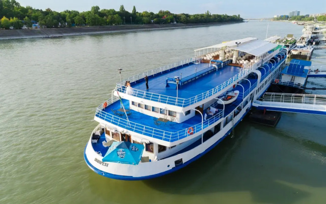 Fortuna Boat Hotel