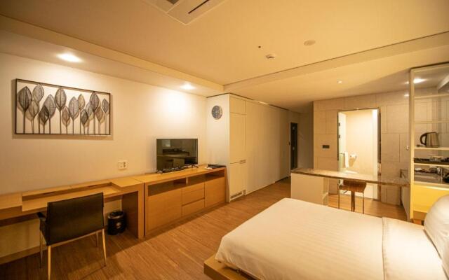 J-One Hotel