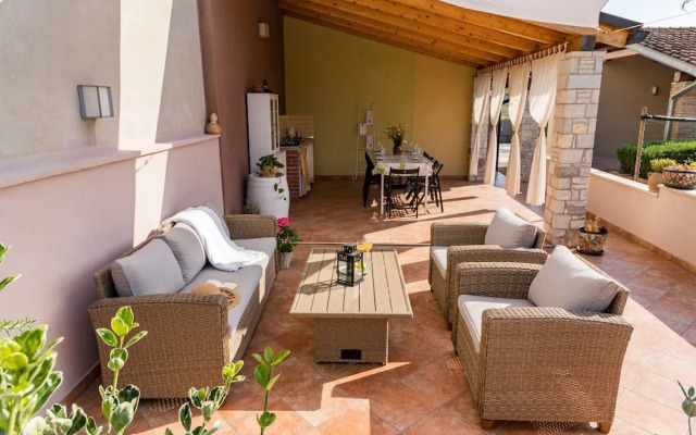 Apartment With Private Pool in Pula