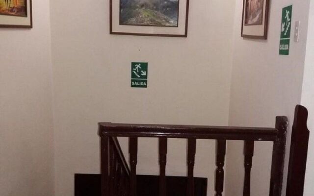 Hostal Intikahuarina B&B