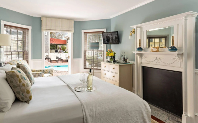 Brass Key Guesthouse - Adults Only