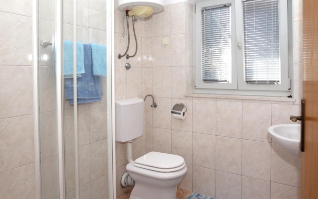 Apartment Mari - 100 m from beach: A1 Petrcane, Zadar riviera