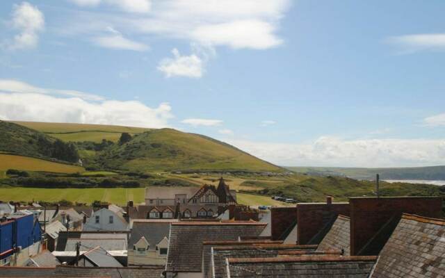 Spacious Holiday Home in Woolacombe Near Sea