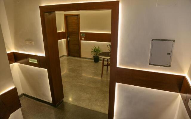 Four Leaf Hotel Sapphire Blue