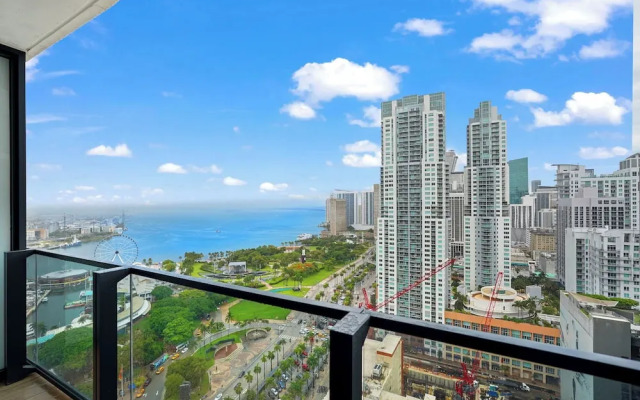 Bayfront Park King Studio with Bay View