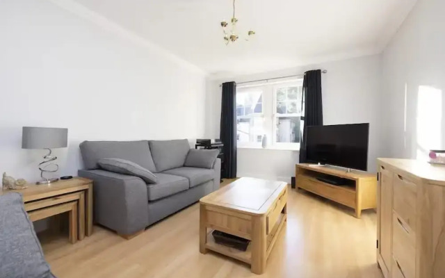 Modern Flat with Free Parking