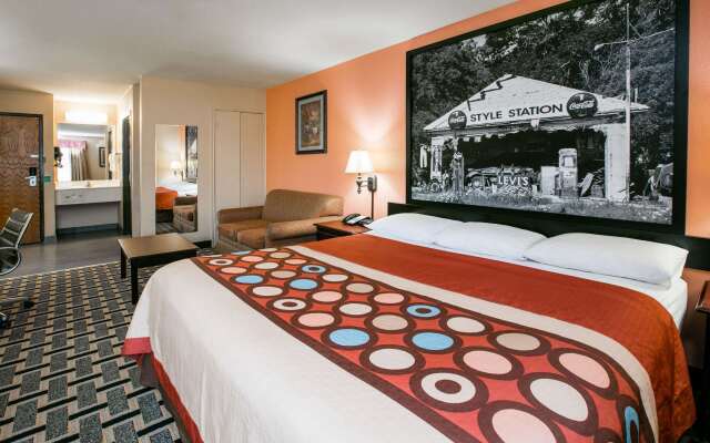 Super 8 by Wyndham Farmers Branch/North Dallas