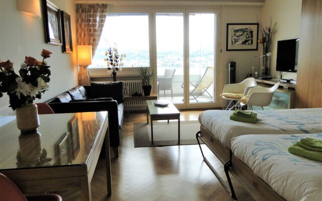 Breathtaking View for a Romantic Stay