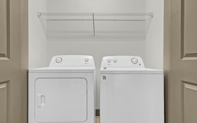 Downtown Midtown Apartments by NUOVO