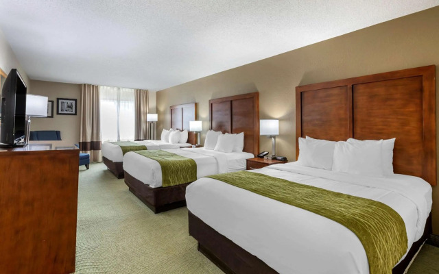 Comfort Inn Muscatine near Hwy 61